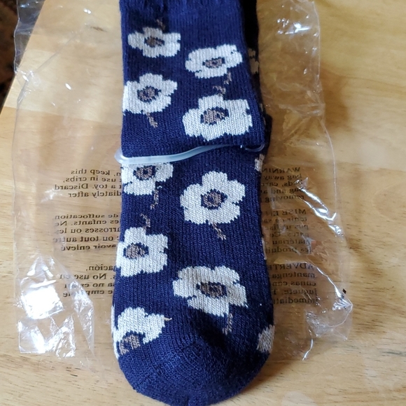 Daisy Socks 🎄 - Picture 2 of 4